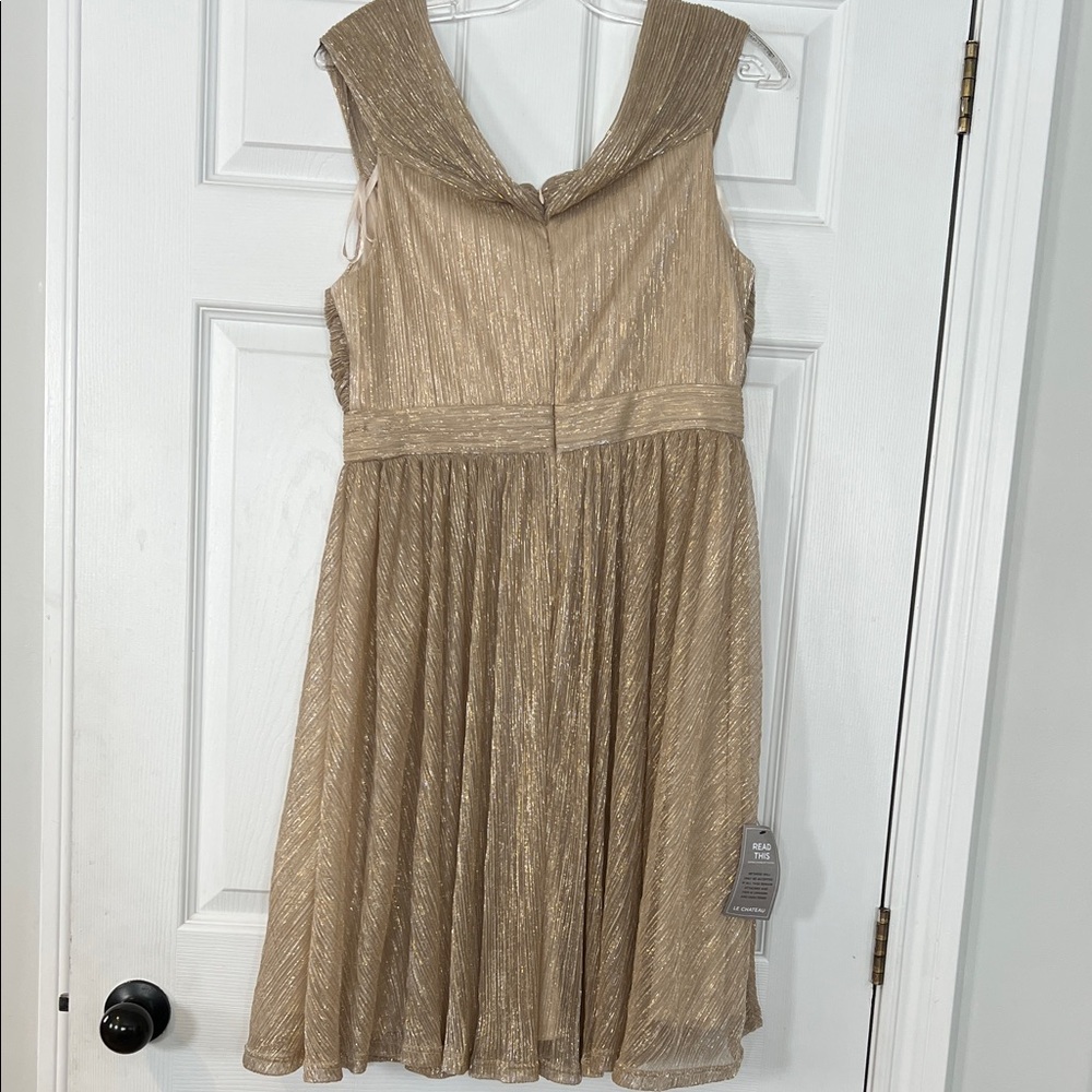 Le Chateau Gold Textured Midi Dress - Picture 4 of 4